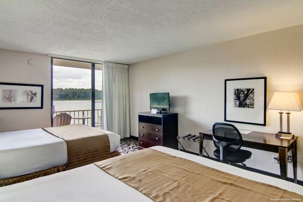 PARAMOUNT PLAZA HOTEL AND SUITES (Gainesville)